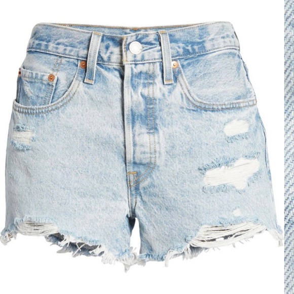 Size 26 Levi’s cut off denim shorts - Picture 1 of 3